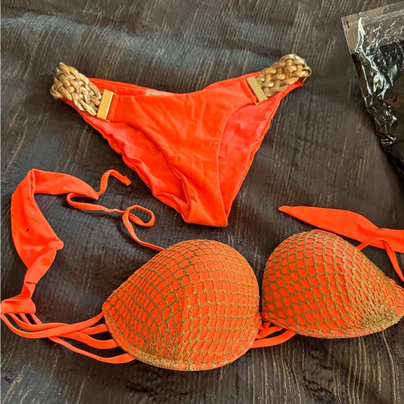 Beach Bunny Alexa Orange Bikini With Gold Chain - Picture 6 of 6